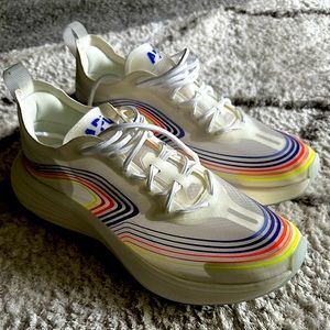 APL Women’s streamline sneaker in Multi 7.5